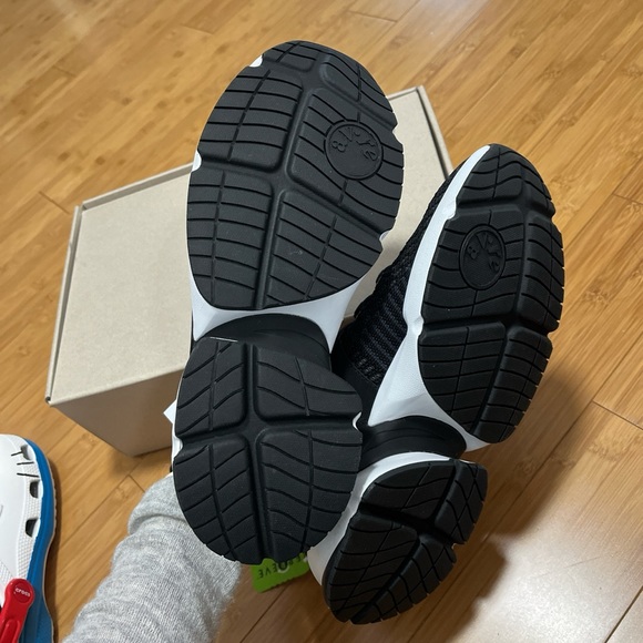 Sneakers - Picture 5 of 5